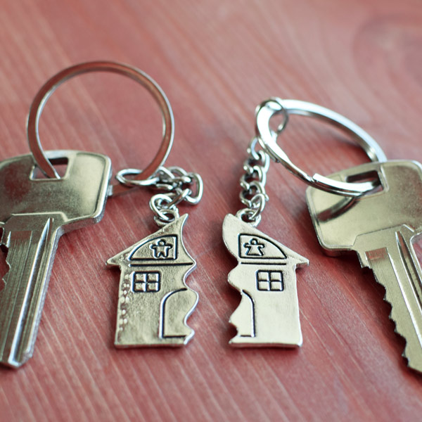 two keys with split home charms